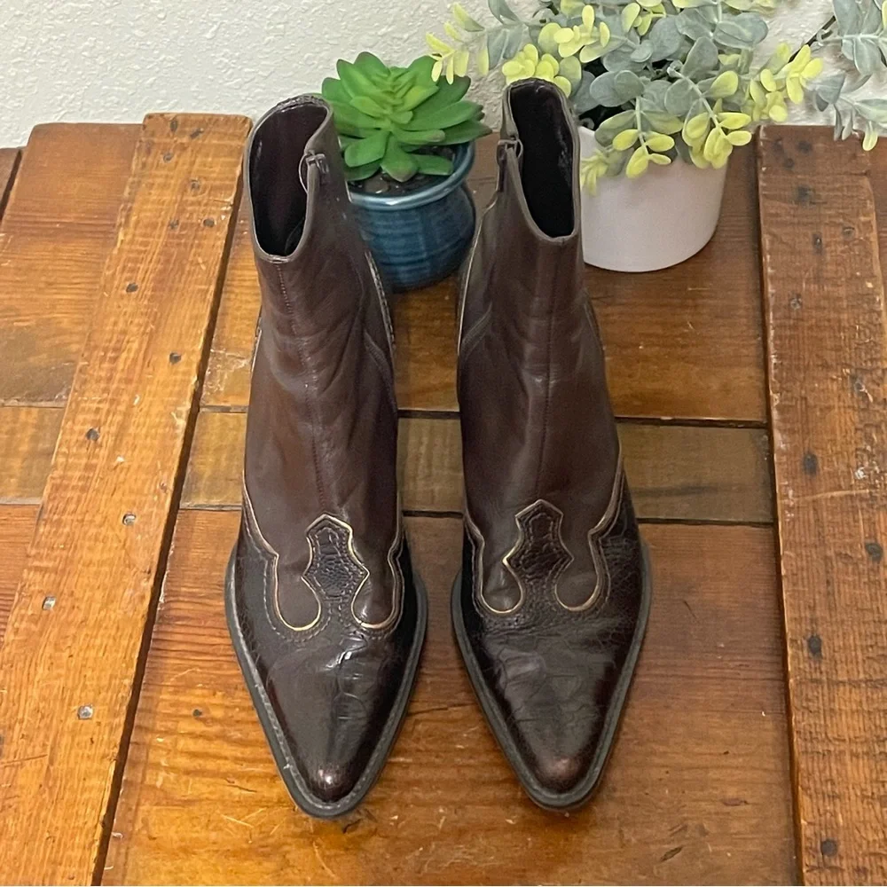 Franco Sarto, leather, western side zip boot with goldtone detail. Women’s 6 1/2 - Picture 4 of 11